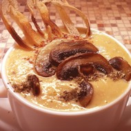 Суп-пюре из кольраби с гренками и гарниром из жареных грибов