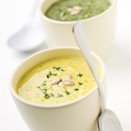 Суп-пюре из тыквы и яблок с песто из кинзы