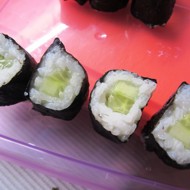 Суши с огурцом