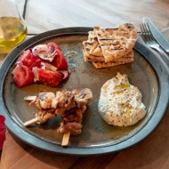 Сувлаки из курицы с дзадзики