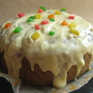 Свекольный торт с ананасами и сырной глазурью