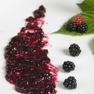 Свежий ежевичный соус с медом