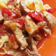 Свиная вырезка с овощами