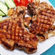 Свиная корейка, обжаренная с луком