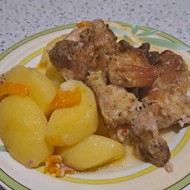 Свиная лопатка с молодым картофелем, запеченная в рукаве