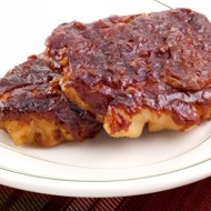 Свиные отбивные в деревенском соусе