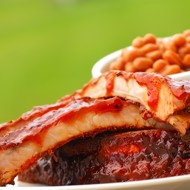 Свиные ребра на гриле по-алясски