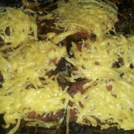 Свинина с чесноком и сыром