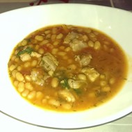 Свинина с фасолью в томатном соусе