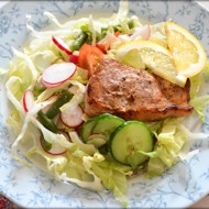 Свинина с овощным салатом