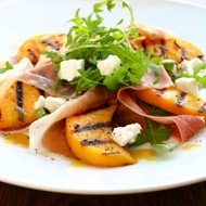 Свинина с персиками на гриле