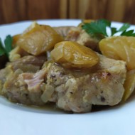 Свинина с яблоками в рукаве