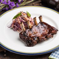 Свиные ребра терияки с коулсло