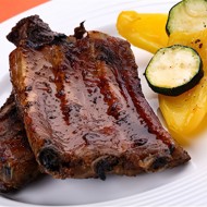 Свиные ребрышки по-деревенски с острым перцем