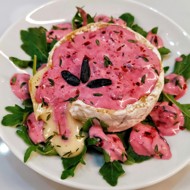 Сыр бри с ягодным кремом