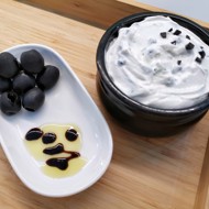 Сыр «Филадельфия» с маслинами