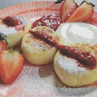 Сырники с ягодным соусом