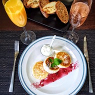 Ванильные сырники с изюмом