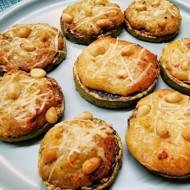 Сырно-чесночная закуска из кабачка с кедровыми орешками