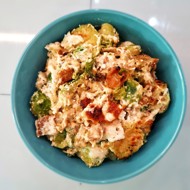 Сырно-сливочная брюссельская капуста с беконом