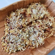 Сырные чипсы по-итальянски с кунжутом