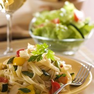 Тальятелле с кабачками, чесноком, лимоном и чили