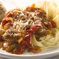 Тальятелле с утиным рагу, томатами и розмарином