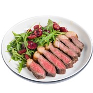 Тальята с пиканьей, руколой и маринованной черешней