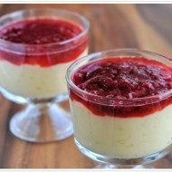 Тапиока с клубнично-ревенным компотом