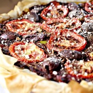 Тарт с печеными баклажанами и сладким перцем