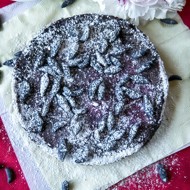 Тарт с жимолостью