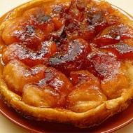 Тарт татен под слоеным тестом