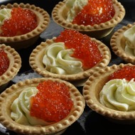 Тарталетки с икрой и васаби