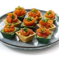Тарталетки с красной рыбой и авокадо