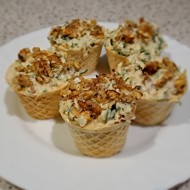 Тарталетки с плавленым сыром и грецкими орехами