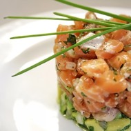 Тартар из лосося и каперсов