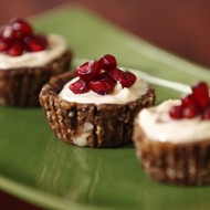 Тарты из черного шоколада со сливочным кремом