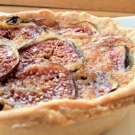 Тартин с инжиром и миндальным кремом франжипан