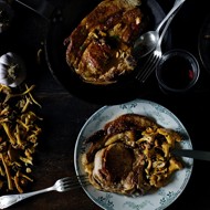 Телячий стейк с лисичками