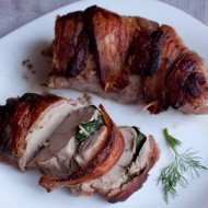 Телятина по-царски с соусом из бренди и кедровых орешков