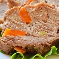 Телятина запеченная под горчичным маринадом