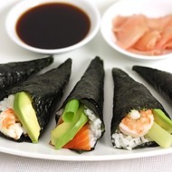 Темаки с икрой летучей рыбы