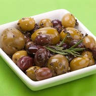 Теплые маринованные оливки по-французски