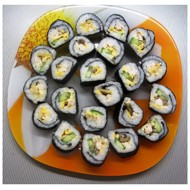 Теплые роллы с курицей, сыром и грибами