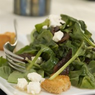 Теплый салат из разноцветного мангольда с кедровыми орешками, чесноком и фетой