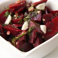 Теплый салат из запеченой свеклы с укропом