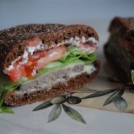 Теплый сырный cэндвич с печенью