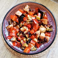 Теплый овощной салат с ветчиной