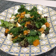 Теплый салат с тыквой и брынзой под бальзамической заправкой