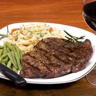 Тибон стейки с ароматном маринаде из кинзы и чеснока